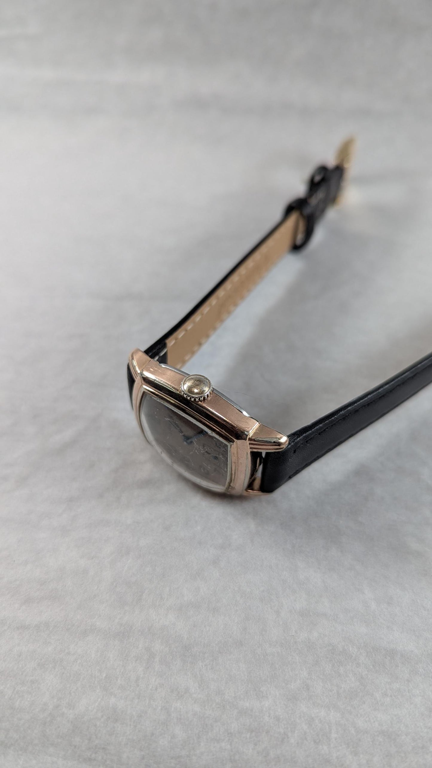 Rare Wonderful 1943 Elgin 15 Jewel Men's Watch - Unusual Rose Color Dial and Rose Gold Bezel Leather Band. Fine Elgin USA manual wind
