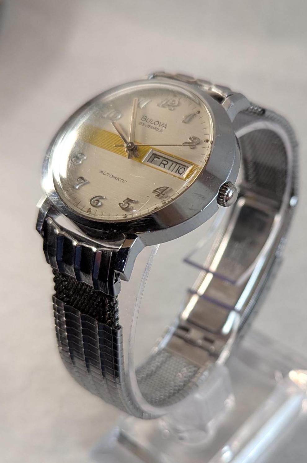Rare Vintage 38mm 1973 Bulova President Automatic Swiss Wristwatch - Oval UFO Case 11 AOACB Movement with Rare Original Band. Original Case