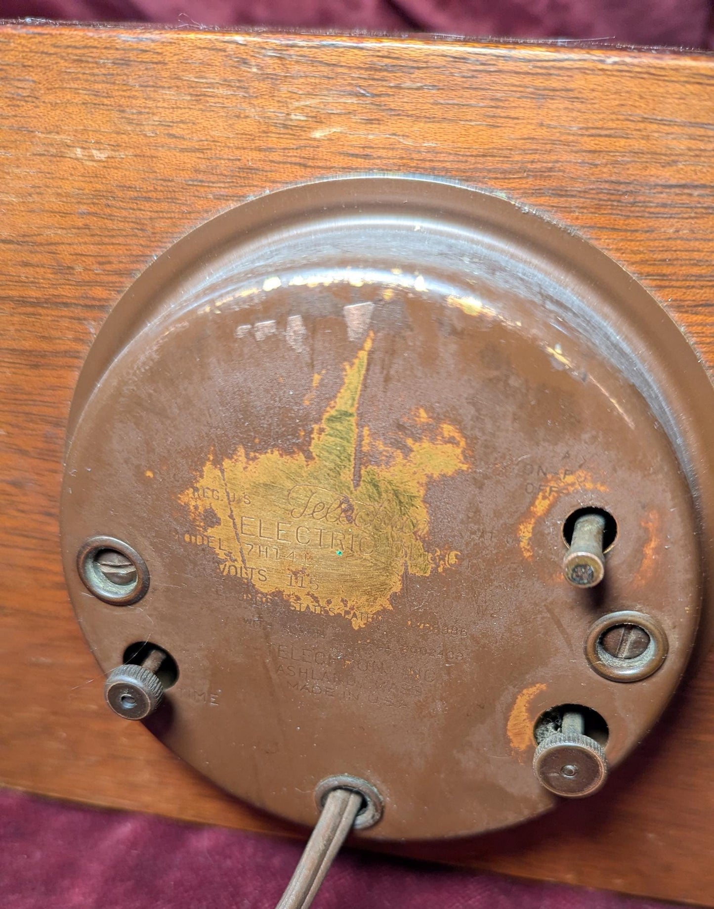 Vintage Telechron Airlux Alarm Clock: Mahogany Case, Retro Style