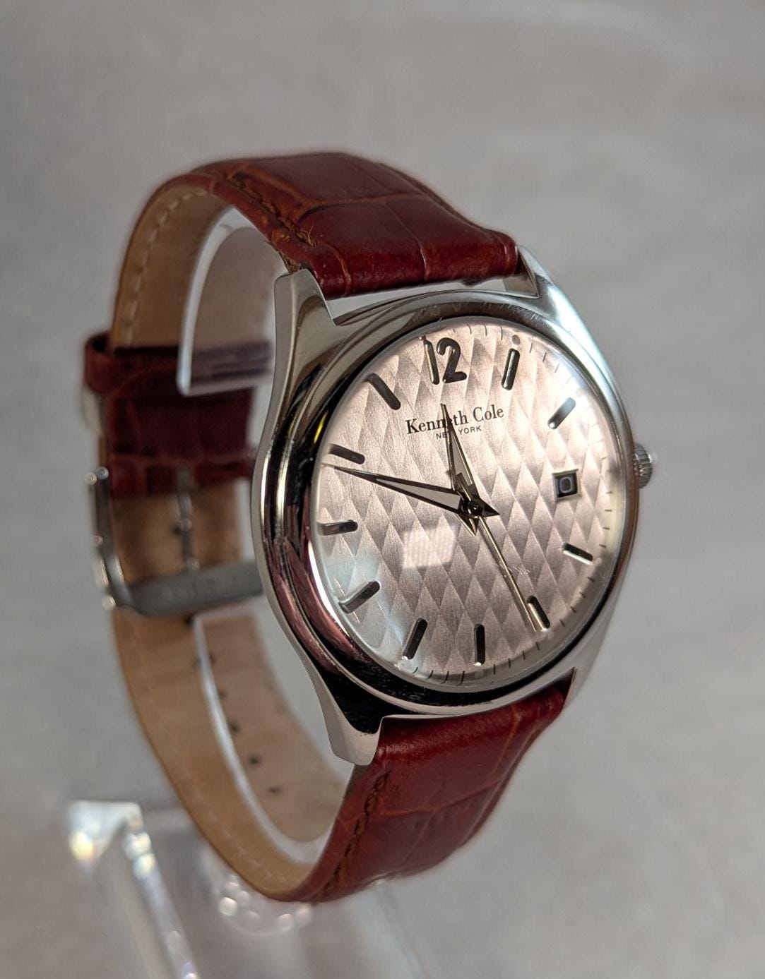 Nice Kenneth Cole Designer Mens Silver Tone Quartz Watch- Fantastic White MOP style Dial Lume Hands Leather Band New Battery Great Condition