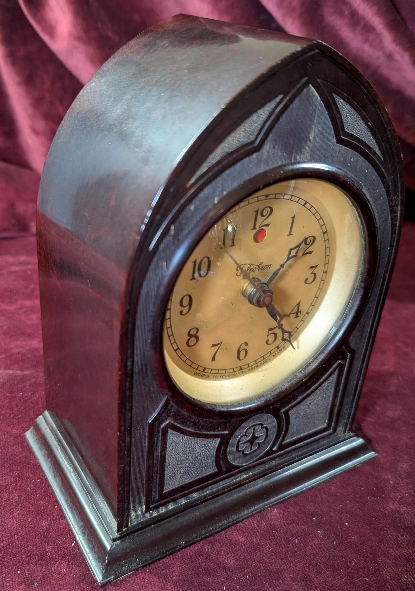 Wonderful Vintage Telechron Bakelite Cathedral model 355 Electric Clock. Working Fine with a great finish and art deco look.