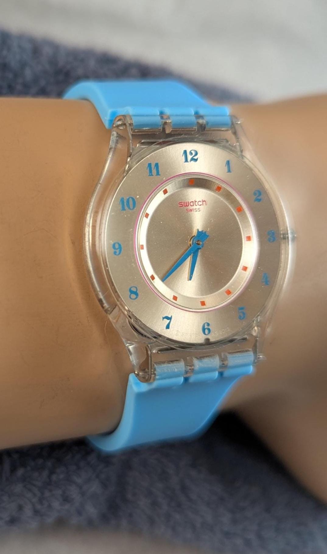 Vintage Swatch FLÛTE DE PAN Swiss Made Watch with a Grey Dial, 34mm Unisex Case and New Blue silicone Band - New Battery & Working Fine