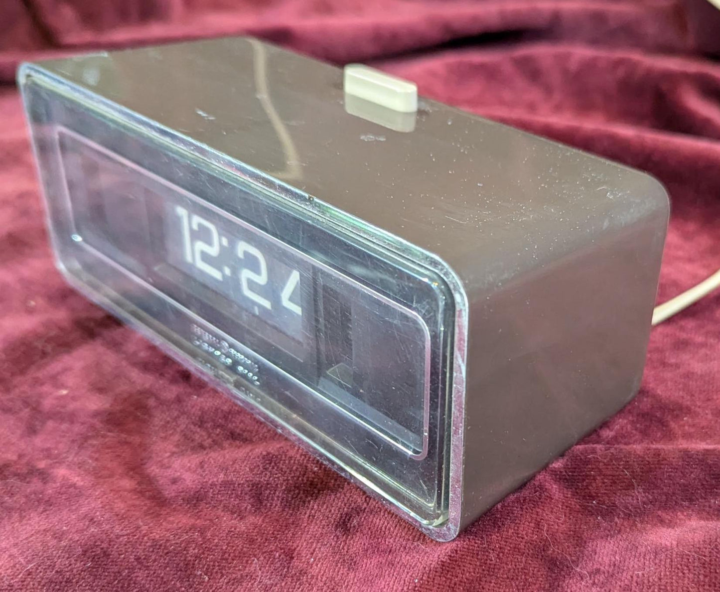 Vintage General Electric Model 8128K Electric Desk/Alarm Clock - Flip /Roll Display - Working Fine - Stylish with a Nice Design from 1960s.