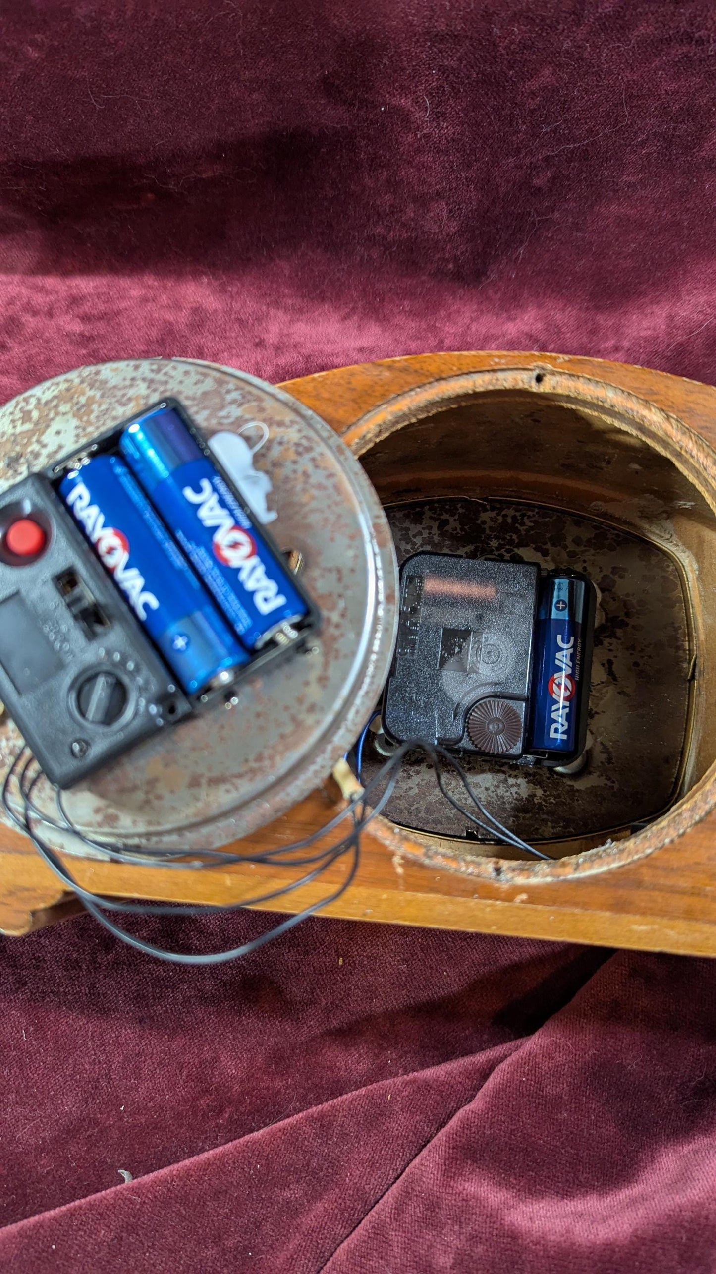 Vintage Ingraham Sentinel Mantle Clock: Retro 1940s Design, Quartz Movement