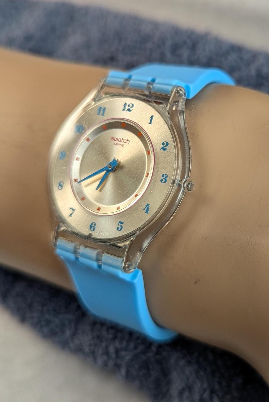 Vintage Swatch FLÛTE DE PAN Swiss Made Watch with a Grey Dial, 34mm Unisex Case and New Blue silicone Band - New Battery & Working Fine