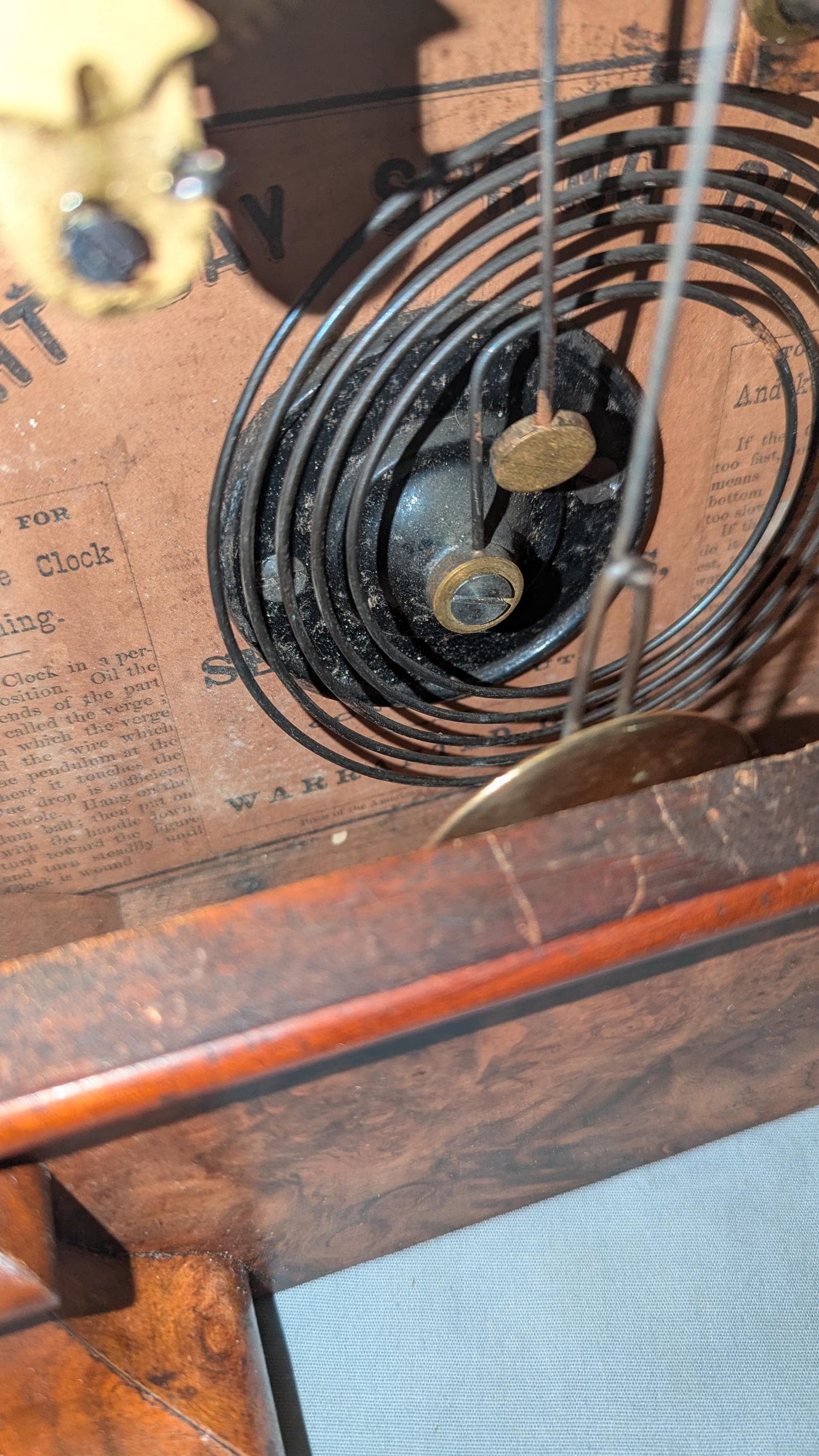 Antique Seth Thomas Mantel Clock Circa 1880, Mahogany veneer case, 8 Day Movement