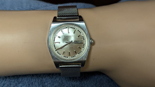 Fantastic 1960s Vantage Swiss Men's Watch - Swiss 17 Jewel Movement with Day and Date Function on Stylish Retro 60s Case Working Manual Wind