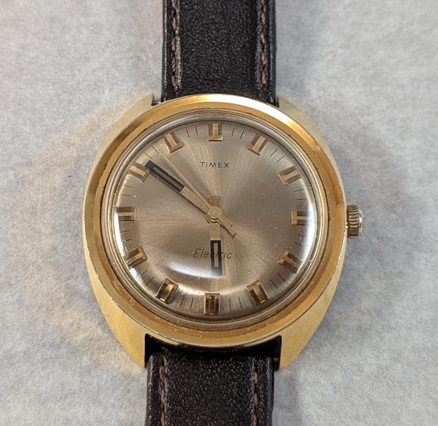 1970s Timex Electric Watch: Gold Tone Bezel, Retro Design