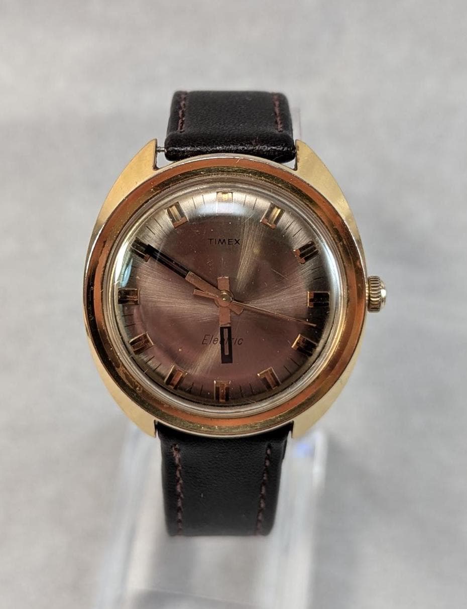 1970s Timex Electric Watch: Gold Tone Bezel, Retro Design