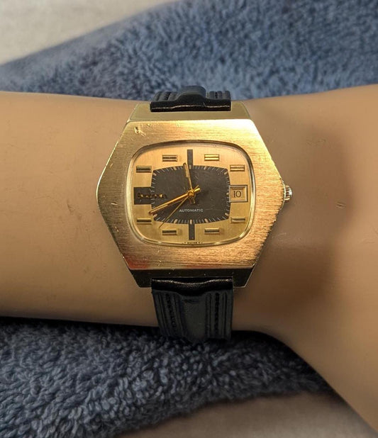Amazing and Rare Vintage 1973 Bulova Jet Star Automatic Wristwatch - Hexigon Gold Tone Case Swiss 17 Jewel Movement with new Leather Band.