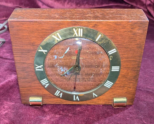 Rare Working Vintage Telechron Model 7H141 The Airlux ca 1945-1949 Alarm Clock with Nice Retro Look on a fine grain mahogany body.