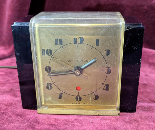 Working Vintage Seth Thomas "Carlisle" Model E013 Electric Desk Clock. Ca 1940s. Working with Nice Retro Look - Art Deco Style