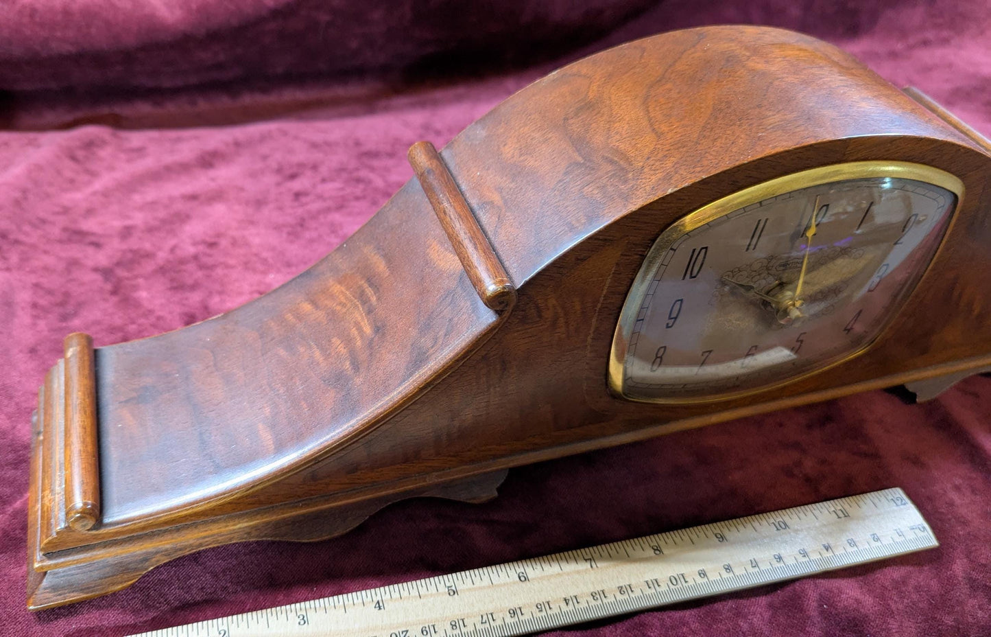 Vintage Ingraham Sentinel Mantle Clock: Retro 1940s Design, Quartz Movement