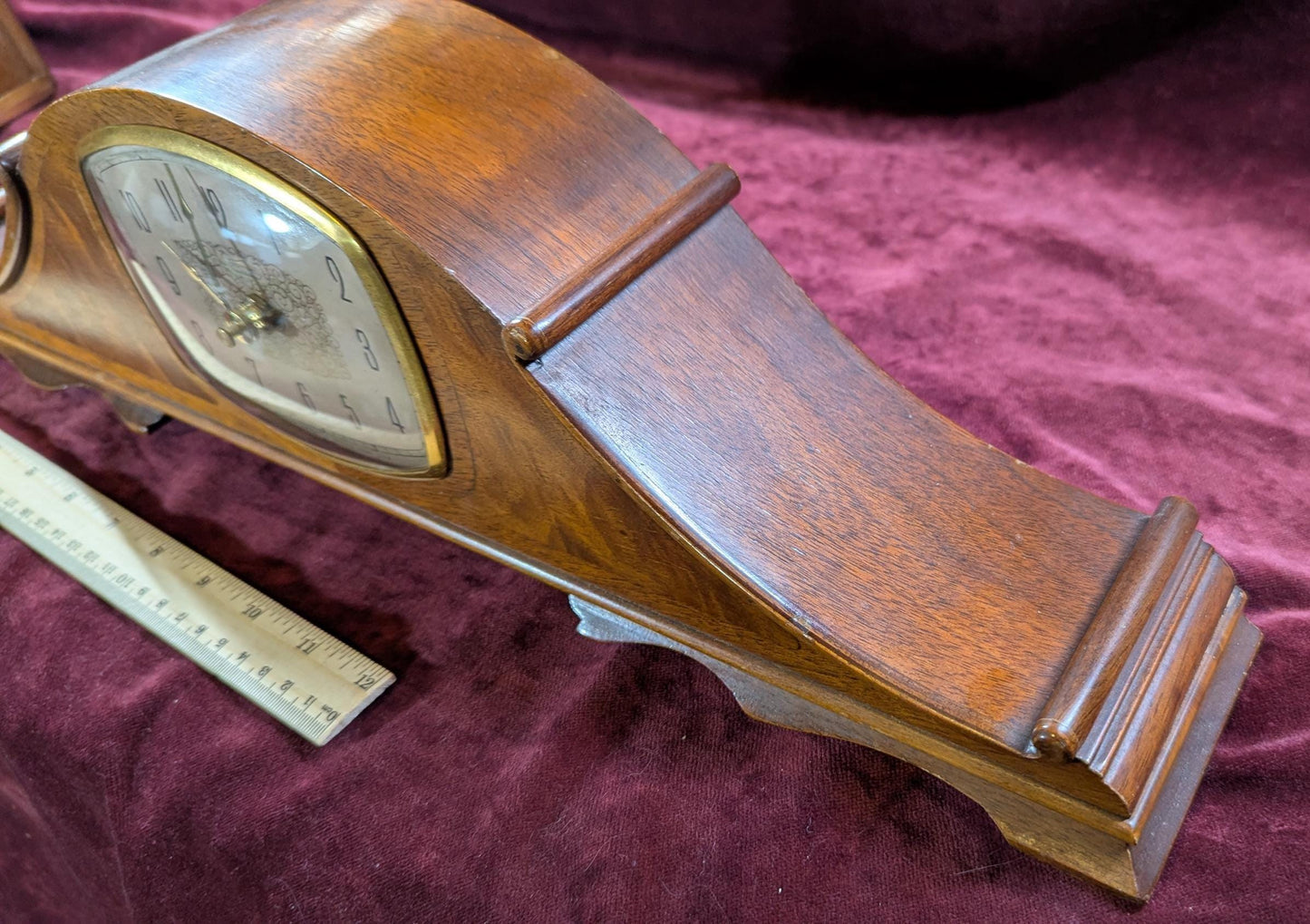 Vintage Ingraham Sentinel Mantle Clock: Retro 1940s Design, Quartz Movement