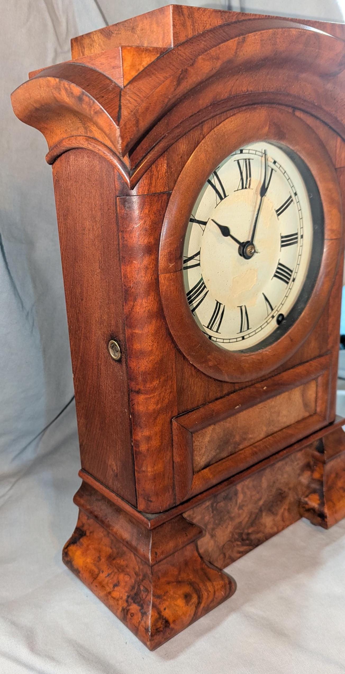 Antique Seth Thomas Mantel Clock Circa 1880, Mahogany veneer case, 8 Day Movement