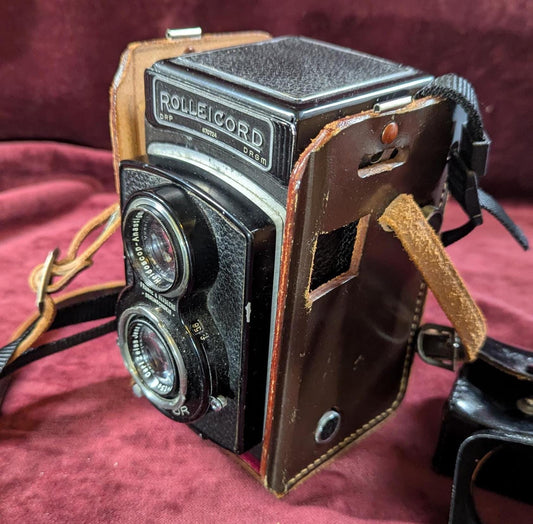 Vintage Rolleicord IIC TLR Camera: Carl Zeiss Lens, TowerFlex Case