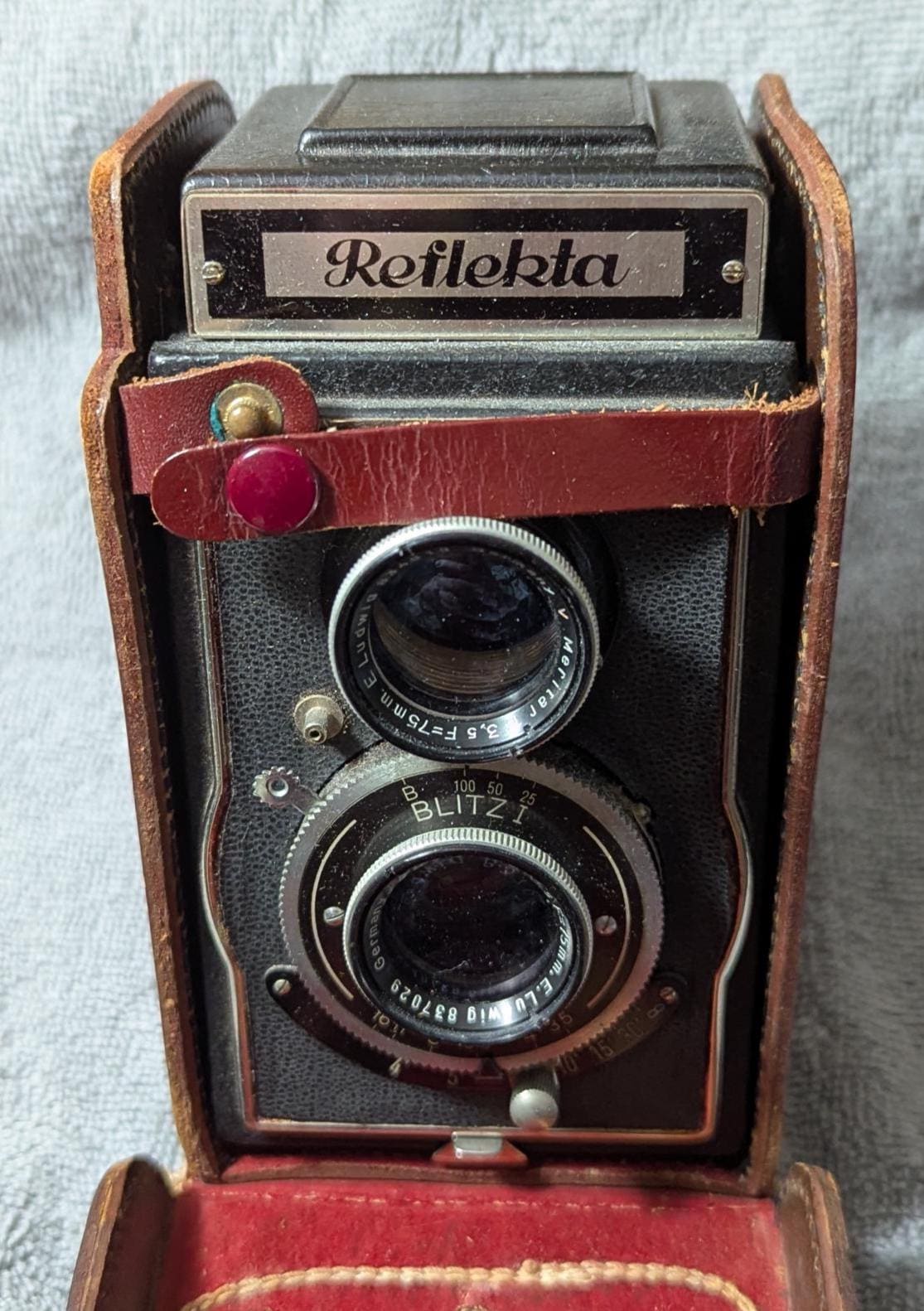 Vintage Reflekta TLR German Camera ca 1950 with Meritar 3.5 Lens, Leather Case