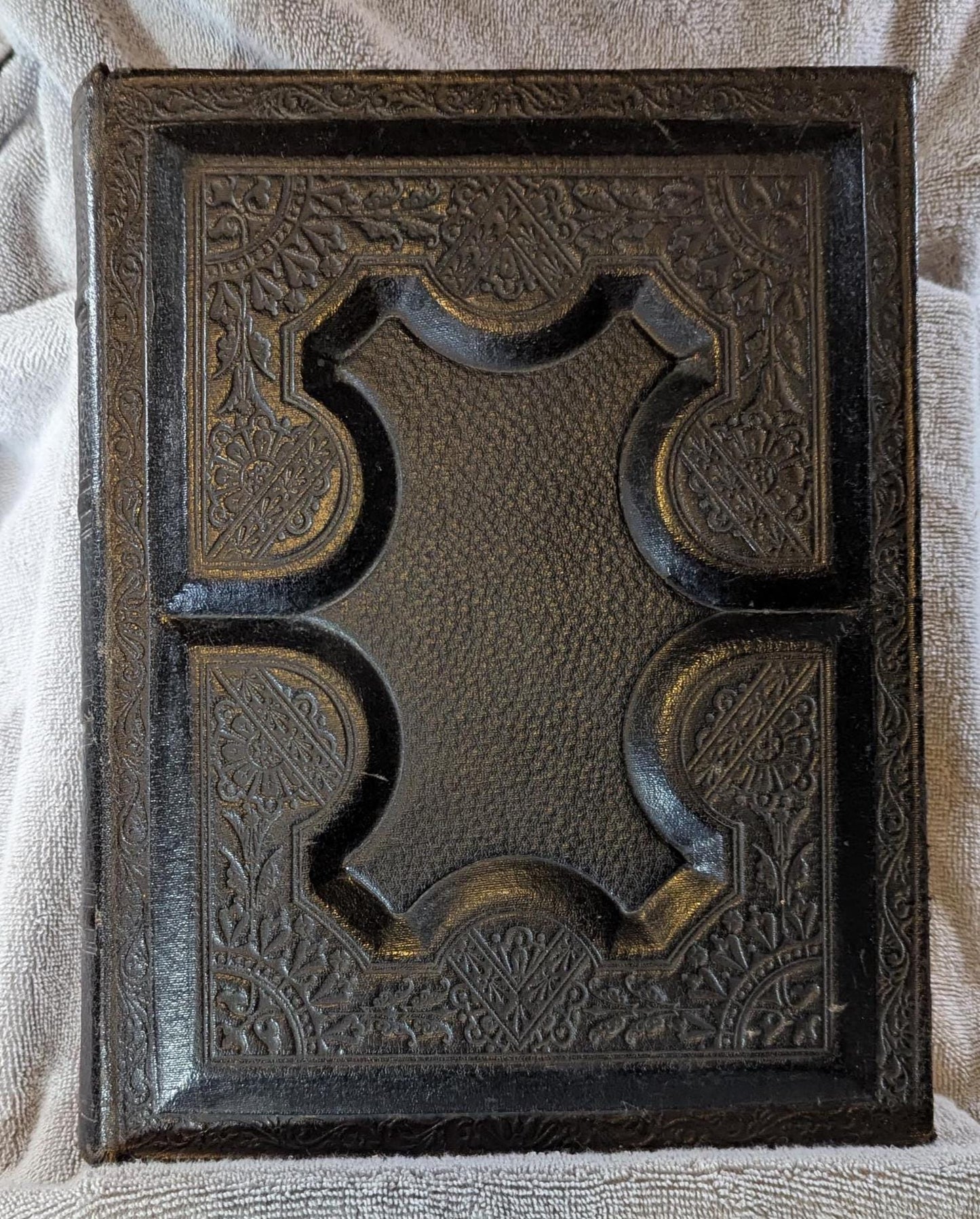 Antique Holy Bible  Holman Edition ca 1910 Large Embossed Split Leather Cover with Dictionary