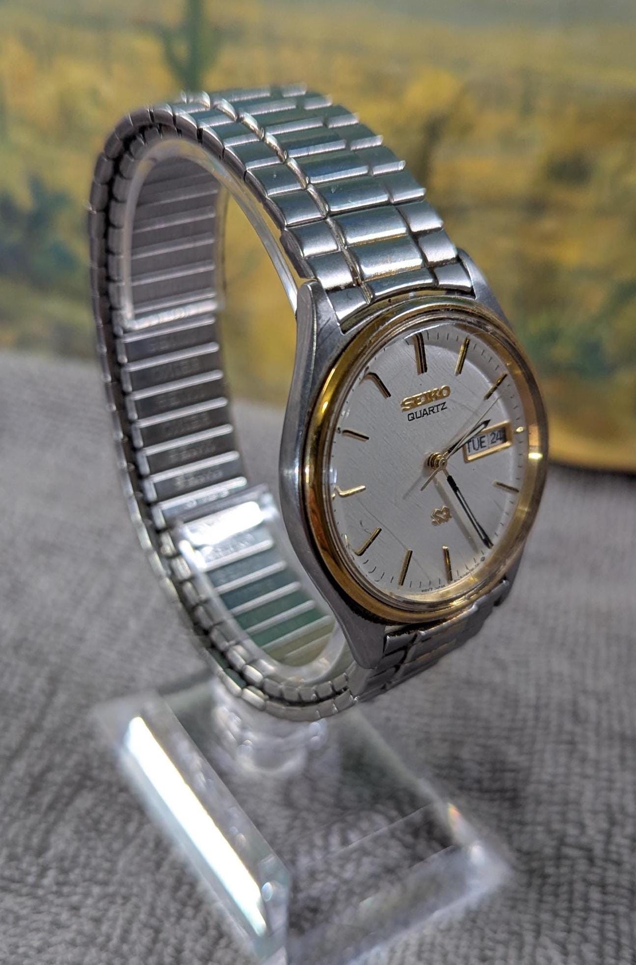 Vintage Thin 1990s Seiko Two Tone Quartz Men's Watch 5Y23 Japan Movement Stainless Steel