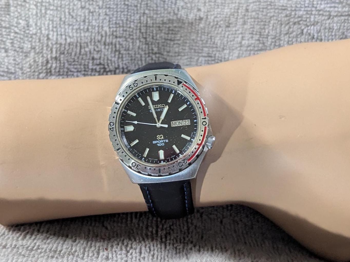 Vintage Seiko SQ Sports 100 Diver Men's Watch ca1980s 7123-8219 Quartz Movement, Stainless Steel