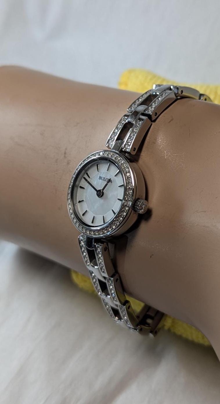 Vintage Bulova Crystal Accented Ladies Watch Mother Of Pearl Dial 96X130