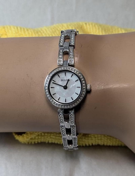 Vintage Bulova Crystal Accented Ladies Watch Mother Of Pearl Dial 96X130
