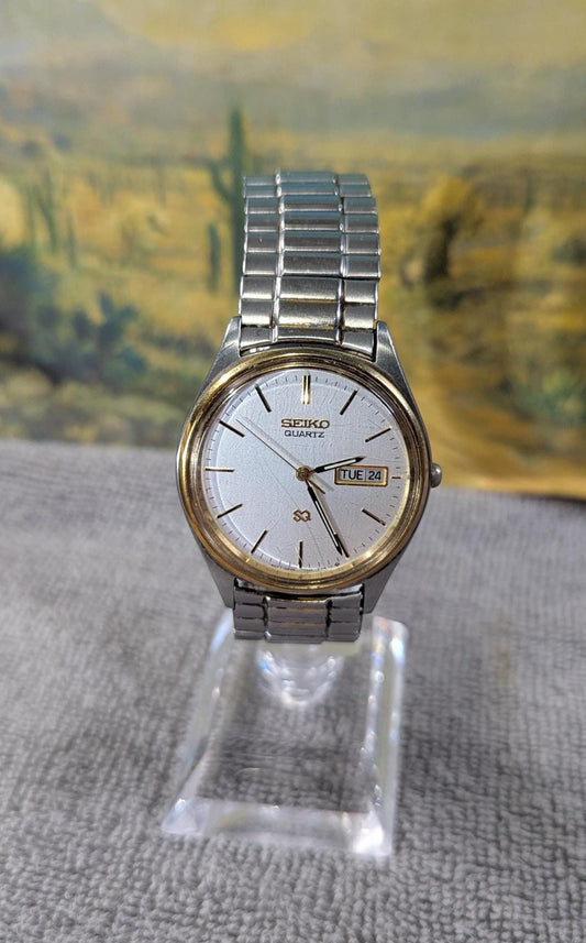 Vintage Thin 1990s Seiko Two Tone Quartz Men's Watch 5Y23 Japan Movement Stainless Steel