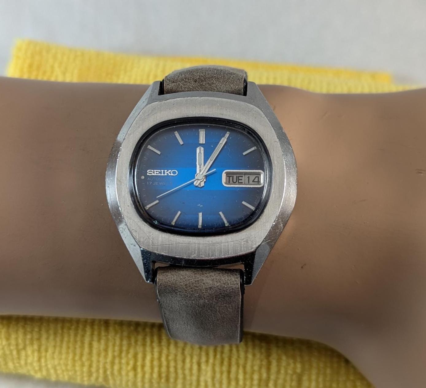 Vintage 1970s Seiko Automatic Men's Watch  7009-5008 Movement Stainless Steel