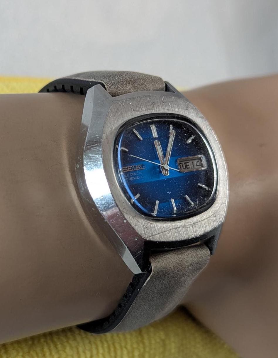 Vintage 1970s Seiko Automatic Men's Watch  7009-5008 Movement Stainless Steel