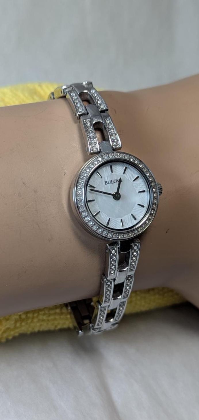 Vintage Bulova Crystal Accented Ladies Watch Mother Of Pearl Dial 96X130