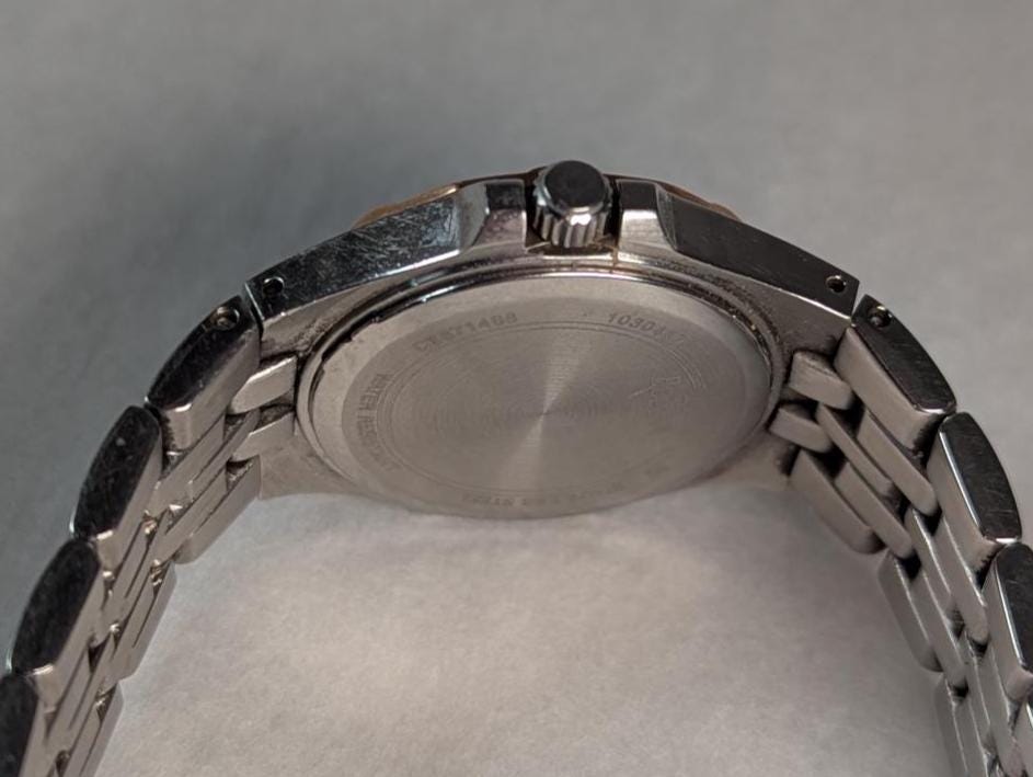 Vintage Bulova Diamond Accented Ladies Watch Mother Of Pearl Dial Model 98R133