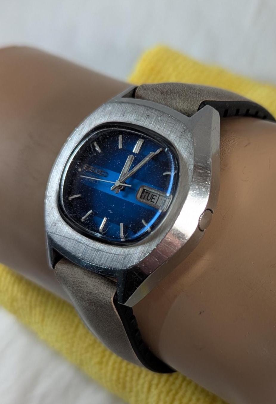 Vintage 1970s Seiko Automatic Men's Watch  7009-5008 Movement Stainless Steel